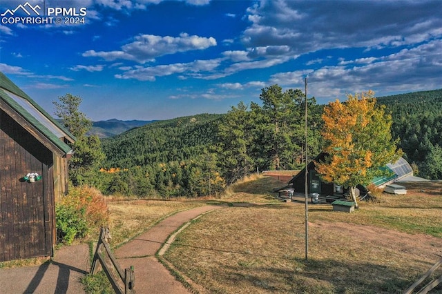 view of yard with a mountain view