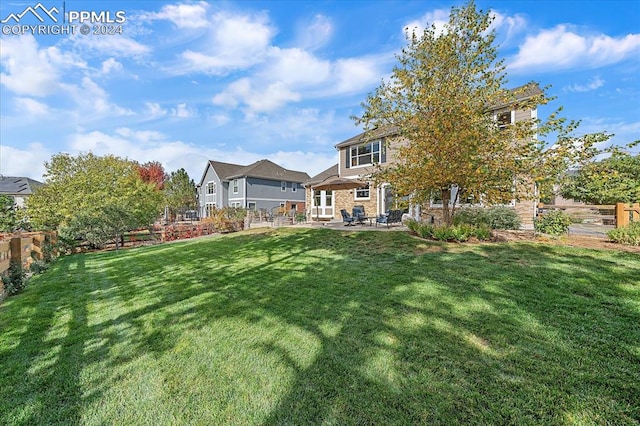 view of yard with a patio area