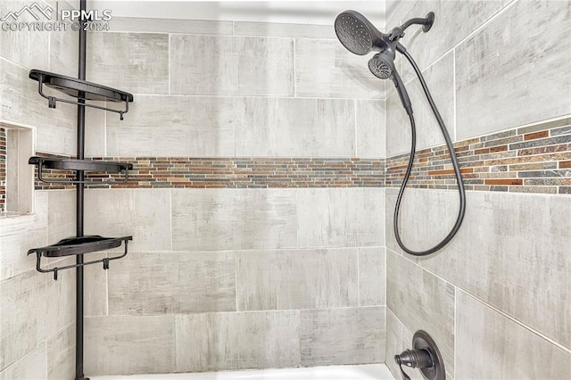 bathroom featuring tiled shower