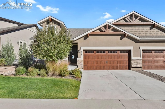 view of front of property featuring a front yard and a garage