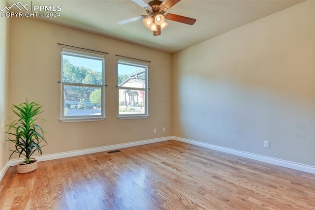 empty room featuring light hardwood / wood-style floors and ceiling fan