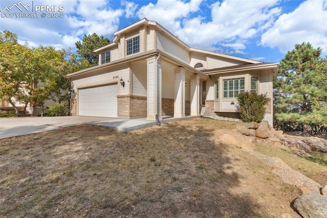 view of front of property featuring a garage