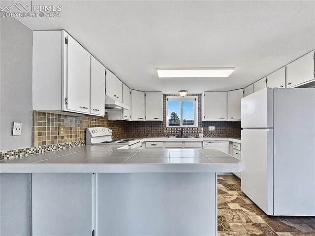 kitchen with decorative backsplash, white cabinetry, kitchen peninsula, and white appliances