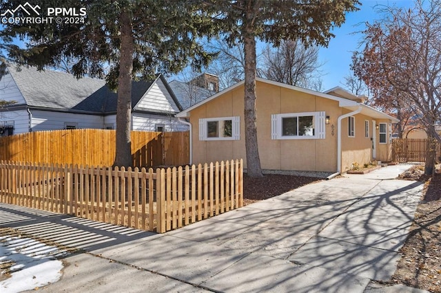 view of front of property featuring a fenced front yard and stucco siding