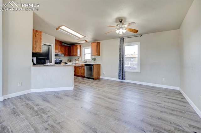 kitchen with lofted ceiling, extractor fan, light wood-type flooring, appliances with stainless steel finishes, and ceiling fan