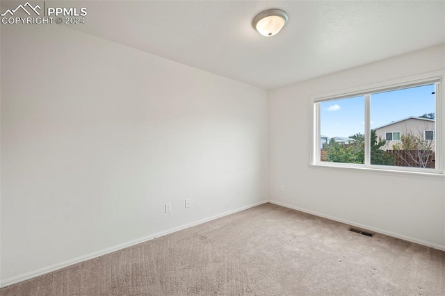 unfurnished room featuring carpet floors