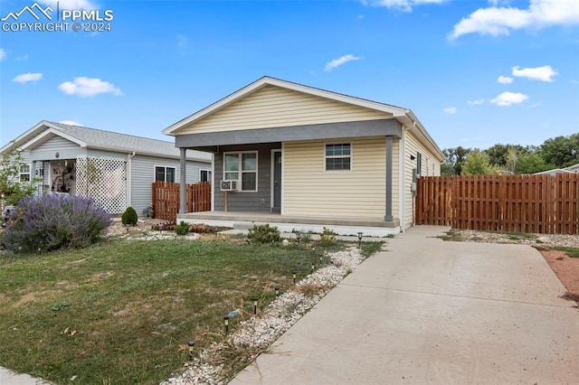 view of front of home featuring a front yard