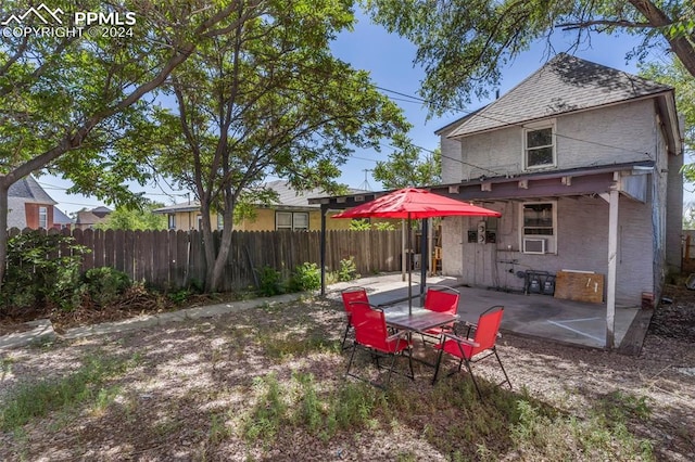 view of yard featuring a patio