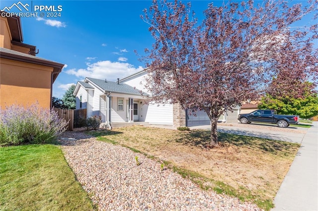 view of front of home with a front lawn