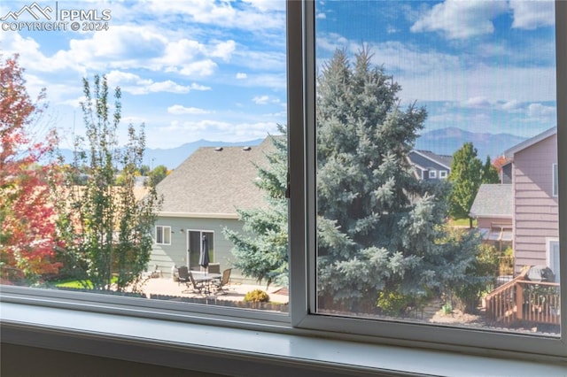 room details featuring a mountain view