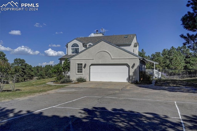 view of front facade featuring a garage