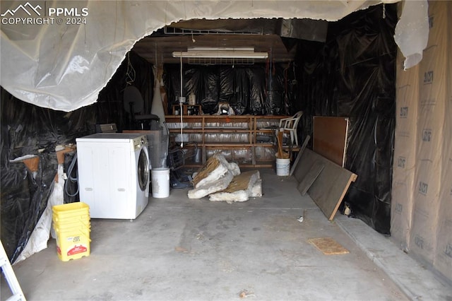 basement featuring washer / dryer