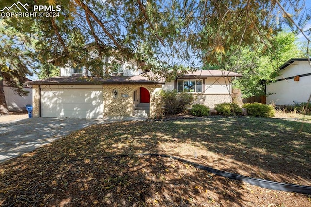 view of front of house featuring a front lawn and a garage