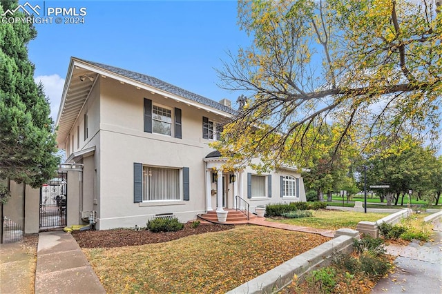 view of front of house with a front yard