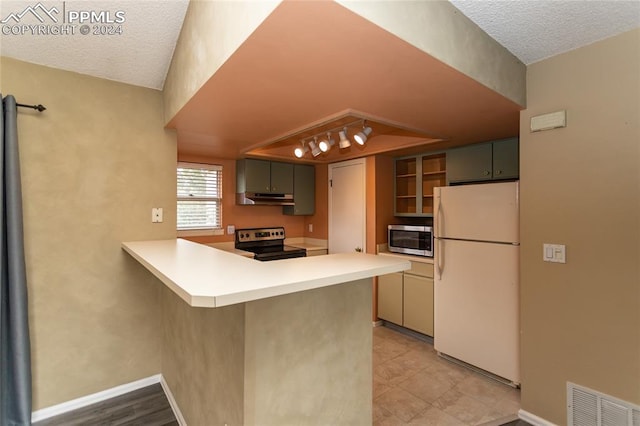 kitchen with gray cabinets, a kitchen breakfast bar, appliances with stainless steel finishes, and kitchen peninsula