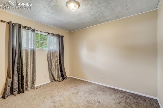 view of carpeted spare room