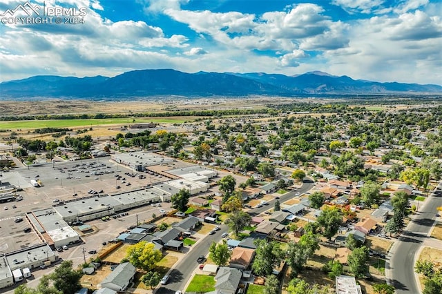 bird's eye view with a mountain view