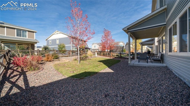 view of yard featuring a patio area