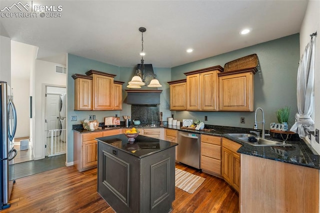 kitchen with appliances with stainless steel finishes, sink, a chandelier, and dark hardwood / wood-style flooring