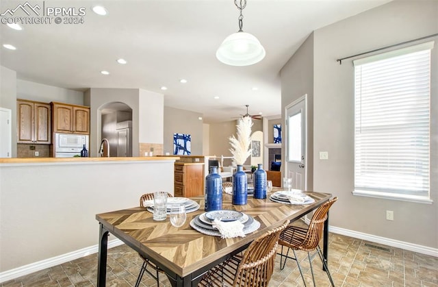 dining room with ceiling fan