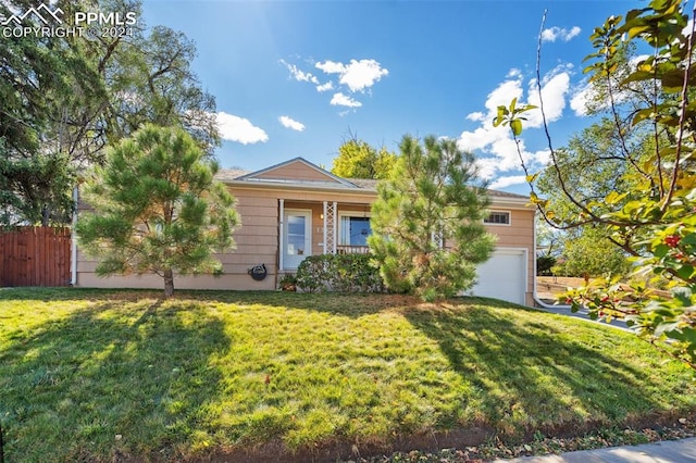 view of front of house featuring a front yard