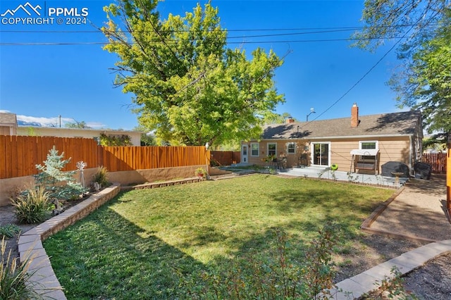 view of yard with a patio area