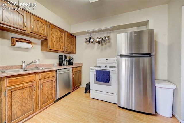 kitchen featuring light hardwood / wood-style floors, stainless steel appliances, and sink