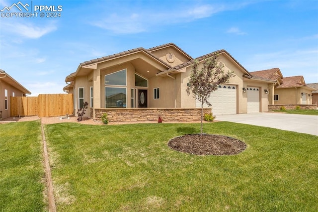 view of front facade featuring a front yard and a garage