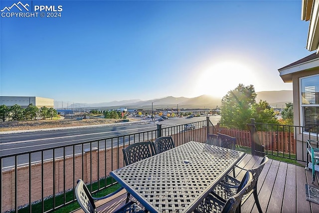 balcony featuring a mountain view