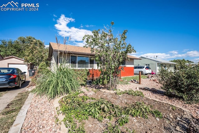 view of front of property featuring a garage