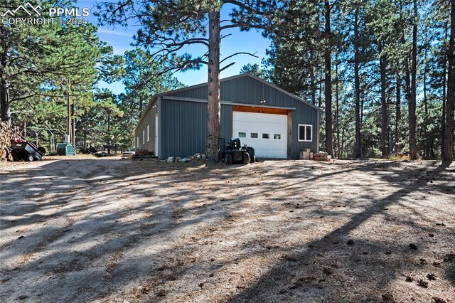 view of side of home featuring an outdoor structure and a garage