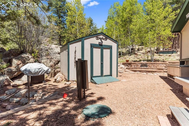 view of outbuilding