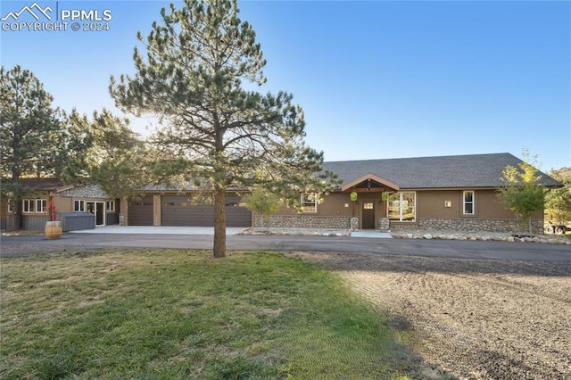 view of front of house featuring a front yard and a garage