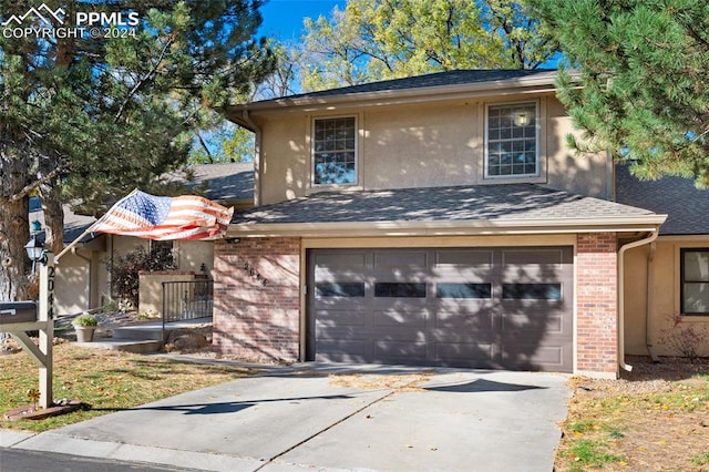 view of front facade featuring a garage