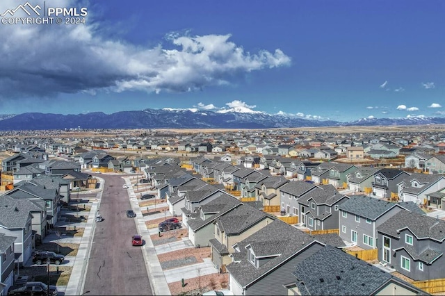 bird's eye view with a mountain view