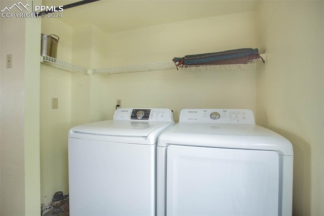 laundry room featuring independent washer and dryer