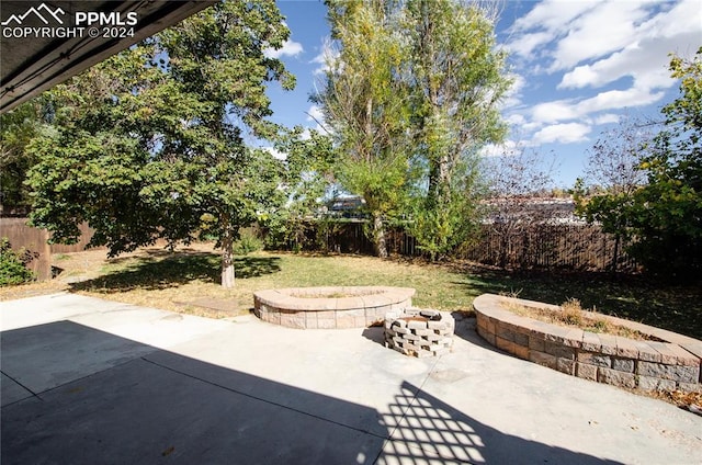 view of patio with a fire pit