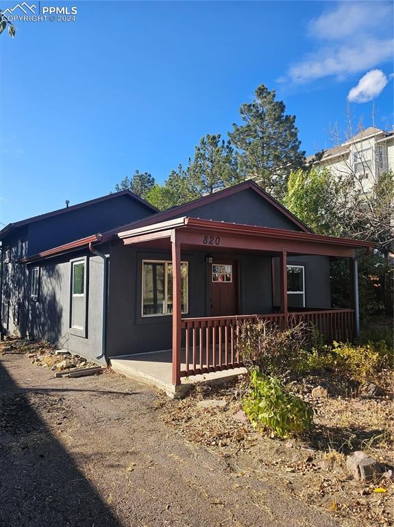 view of front of home with covered porch