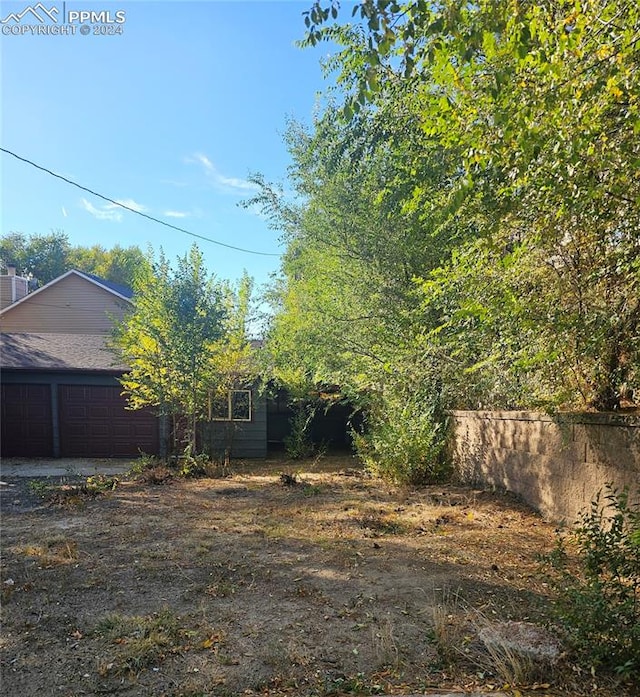 view of yard featuring a garage