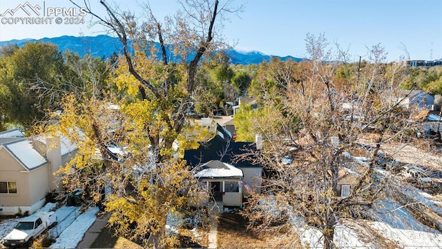 drone / aerial view featuring a mountain view