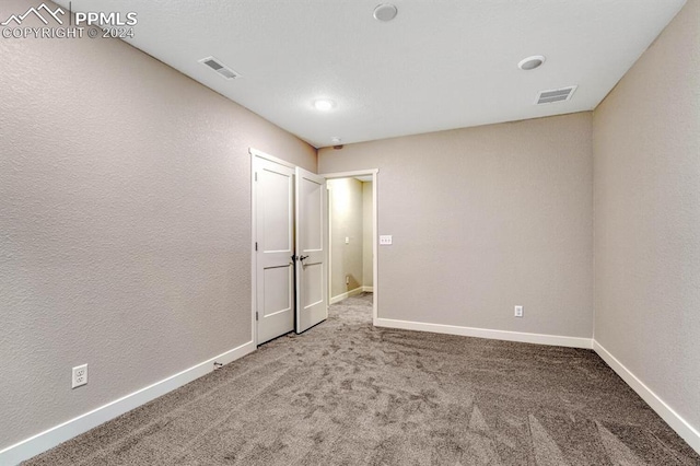 empty room featuring carpet floors