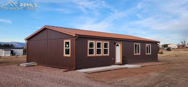 view of front of property with an outbuilding