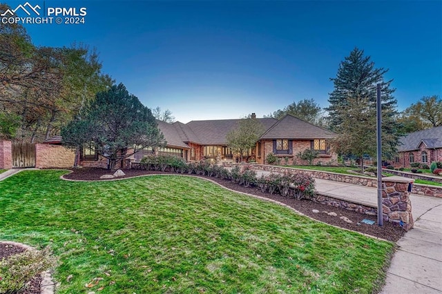 single story home featuring a front yard