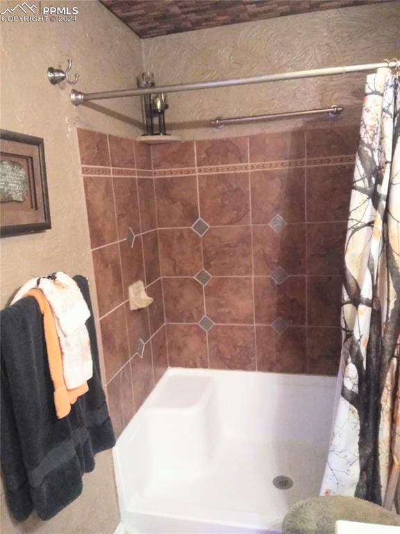 bathroom featuring a shower with curtain