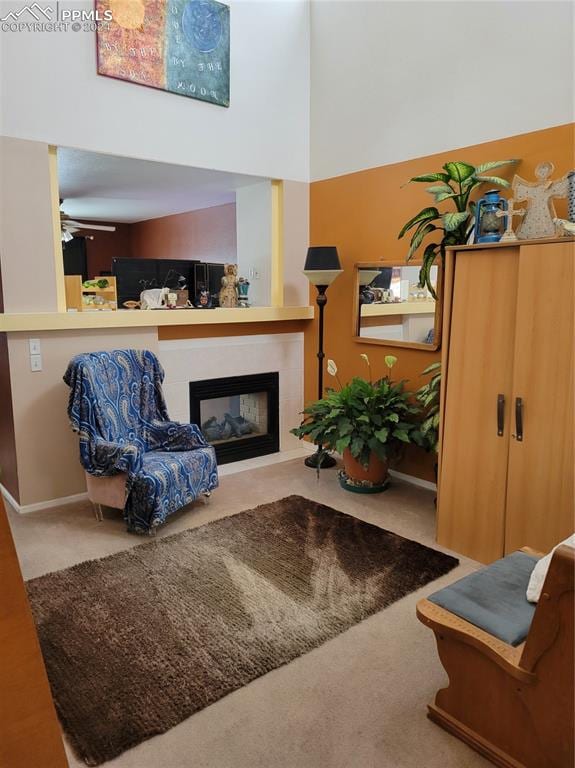 carpeted living room featuring ceiling fan