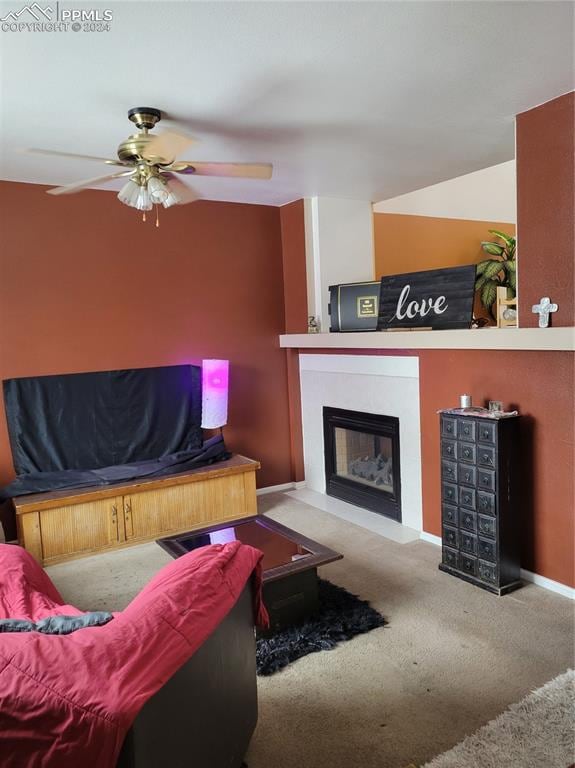 carpeted living room with ceiling fan