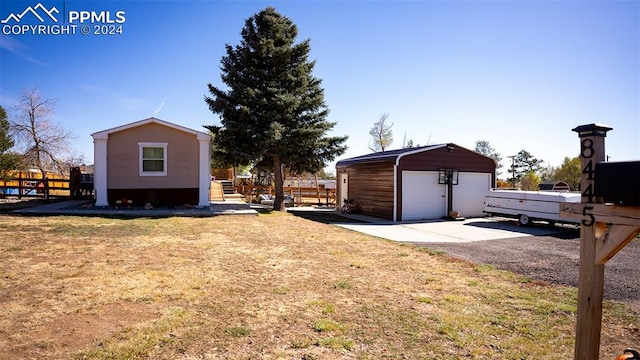 view of yard with a garage and an outdoor structure