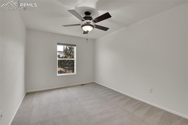 unfurnished room with light carpet and ceiling fan