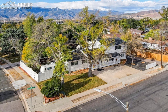 birds eye view of property featuring a mountain view