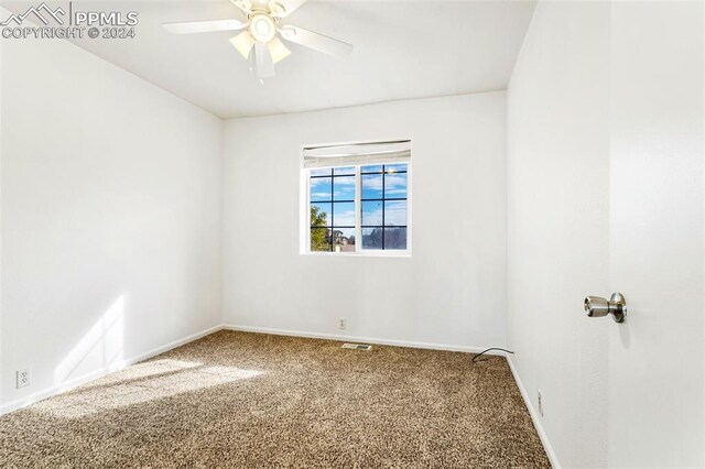 spare room with carpet flooring and ceiling fan